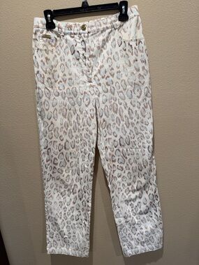 ST JOHN Straight Leg Jeans in Cream Leopard Print